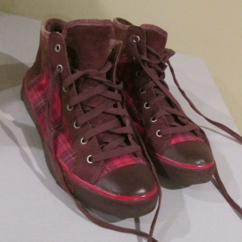 UGGS AUSTRALIA CAYHA High Top Shoes Sneakers PLAID Sheepskin Lined size 8.5